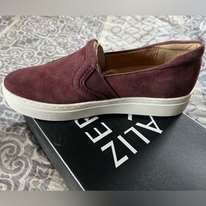 Naturalizer Carly 3 Huckleberry Slip-on Size 6 Wide - New